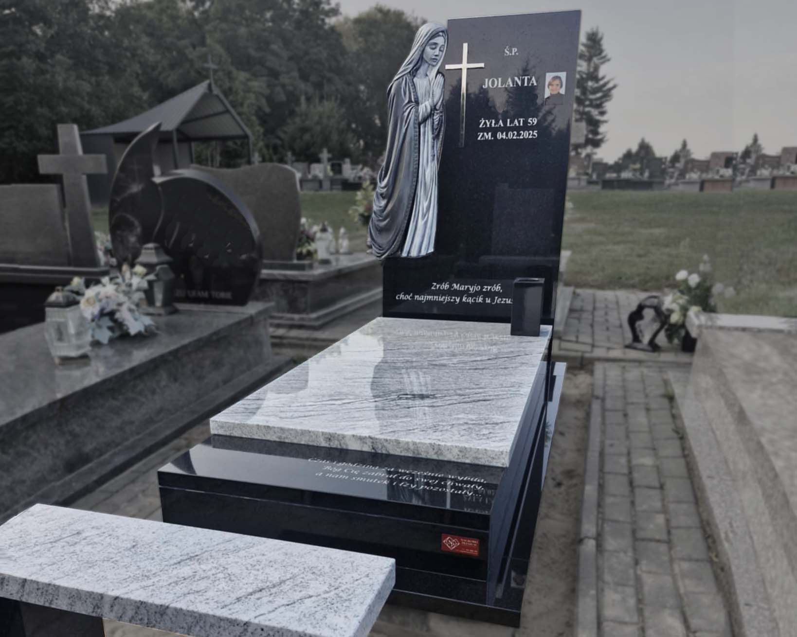 Nagrobek pojedynczy z rzeźbą Maryi wiscount Łosice